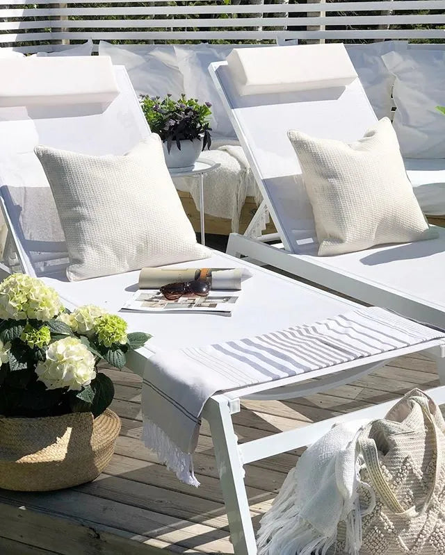 Onda Aluminium Garden Sun Lounger – White
