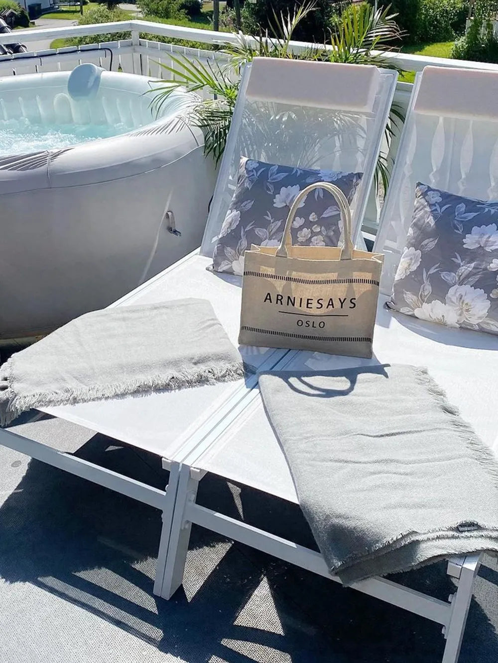 Onda Aluminium Garden Sun Lounger – White