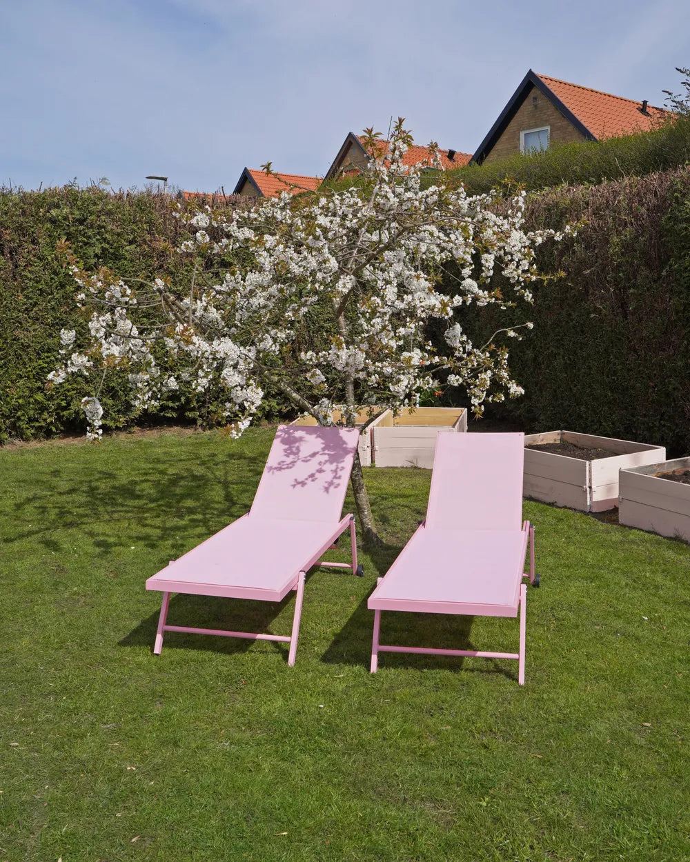 Riva Aluminium Reclining Sun Lounger – Blush Pink